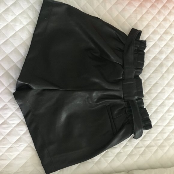 Leather shorts with tie - Picture 2 of 2